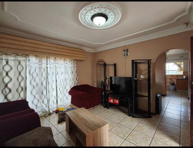 3 BEDROOM HOUSE FOR SALE IN MTHATHA CENTRAL